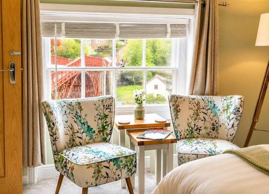 Bridgeside Rooms 1