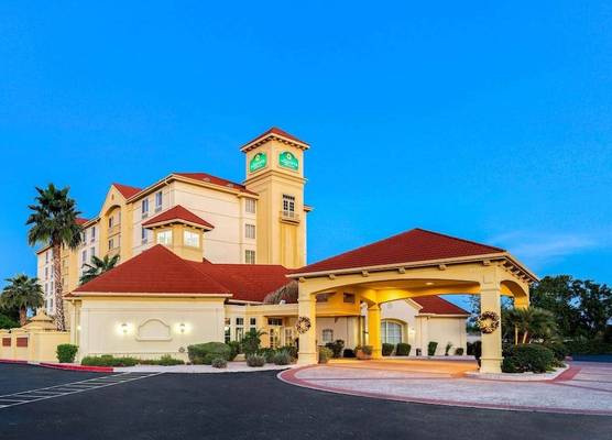 La Quinta Inn & Suites by Wyndham Mesa Superstition Springs 1