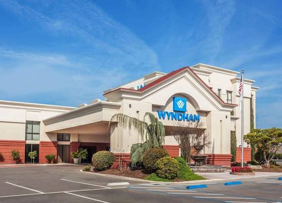 Wyndham Visalia 1