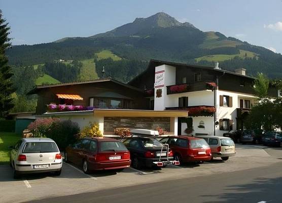 Familienhotel Central 1