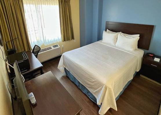 Ozone Inn & Suites 1