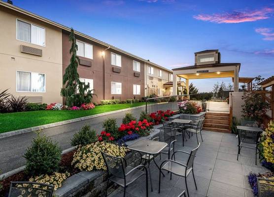 Red Lion Inn & Suites Sequim at Olympic National Park 1