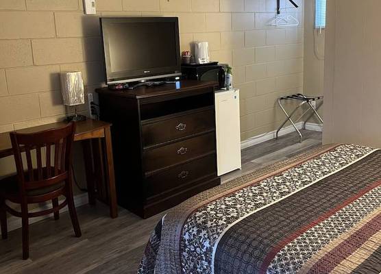 Pine Grove Motel 1