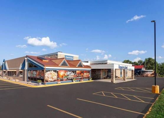 AmericInn & Suites by Wyndham Baraboo Event Center 1