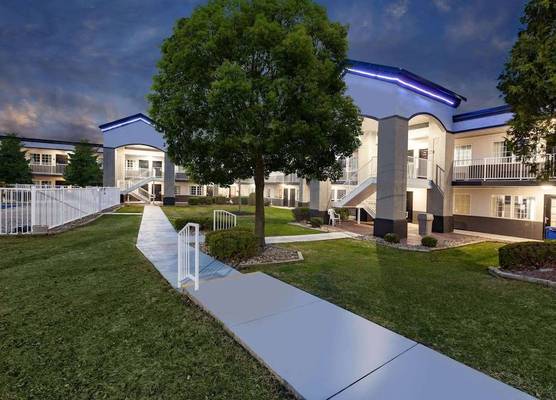 Days Inn by Wyndham Austintown 1
