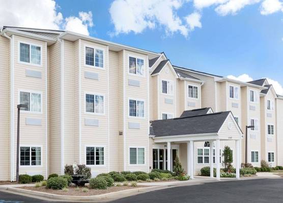 Microtel Inn & Suites by Wyndham Ozark 1