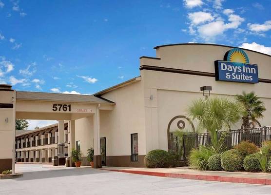 Days Inn & Suites by Wyndham Opelousas 1