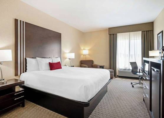 Best Western Plus Howe Inn 1