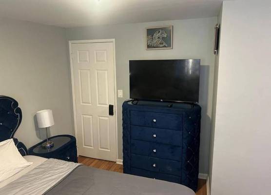 Grove 3- King Bed with Private Bathroom 1