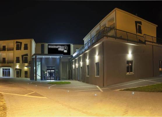 Manhattan Village Hotel 1