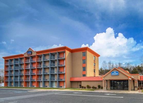 Howard Johnson by Wyndham Lexington 1