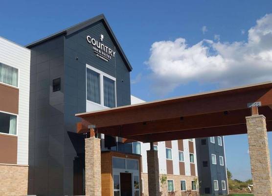 Country Inn & Suites by Radisson, Ft Atkinson, WI 1