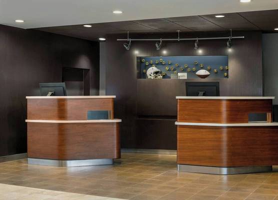 Courtyard by Marriott Pittsburgh Airport 1