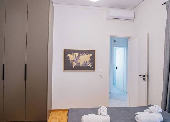 Stylish Apartment in Thissio l Dedicated Workspace 1