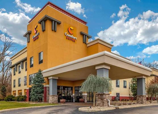 Comfort Suites Elkhart South 1