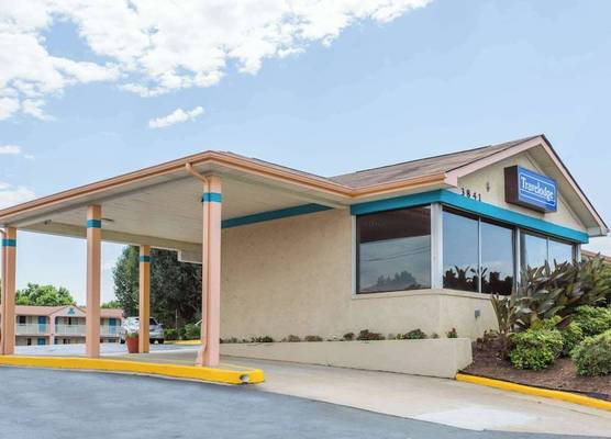 Travelodge by Wyndham Ridgeway Martinsville Area 1