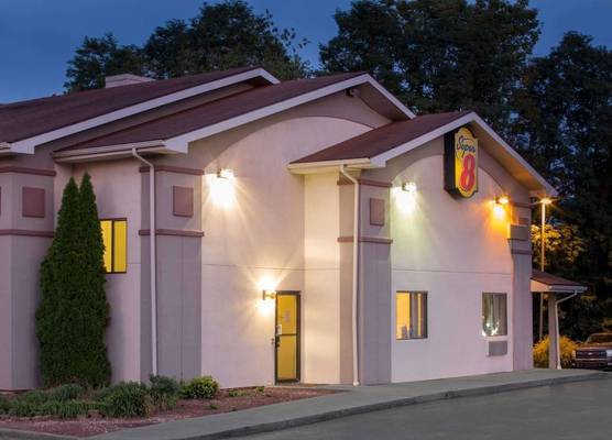 Super 8 by Wyndham Lewisburg 1
