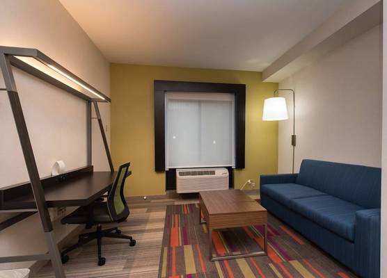 Holiday Inn Express & Suites NORTH EAST (ERIE I-90 EXIT 41) by IHG 1