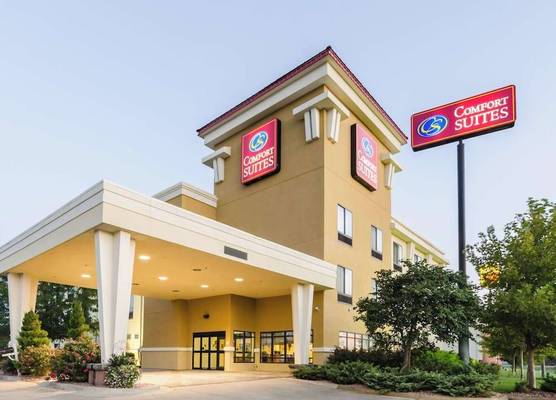 Comfort Suites Salina South 1