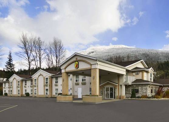 Super 8 by Wyndham Revelstoke BC 1