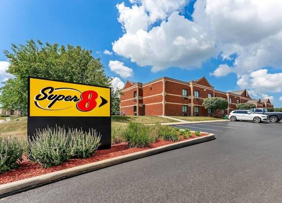 Super 8 by Wyndham Elgin 1