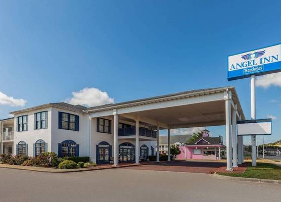 Angel Inn Near IMAX, a Travelodge by Wyndham 1