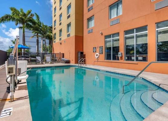 Comfort Suites Fort Lauderdale Airport South & Cruise Port 1