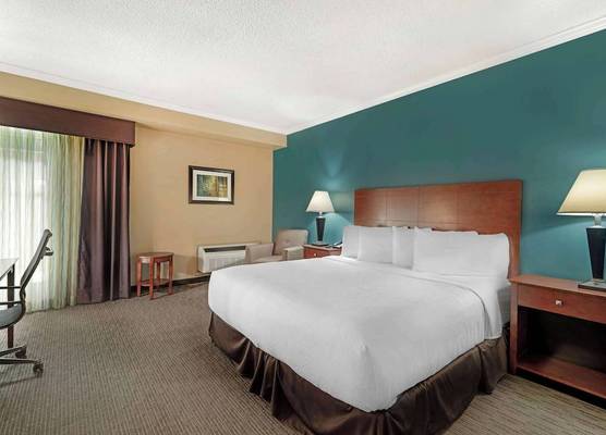 Best Western Plus Plattsburgh 1