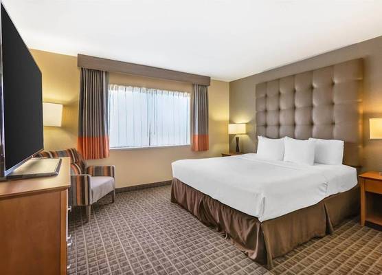 Best Western Plus Scottsdale Thunderbird Suites 1
