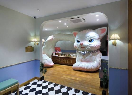 Kitsch Hotel 1