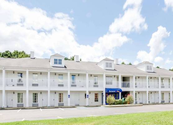 Baymont by Wyndham Ozark 1