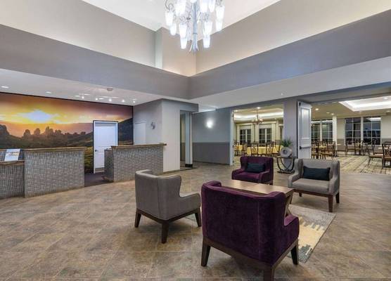 La Quinta Inn & Suites by Wyndham Loveland Estes Park 1
