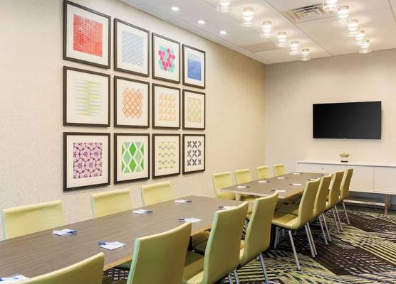 Holiday Inn Express & Suites CHICAGO O'HARE AIRPORT by IHG 1