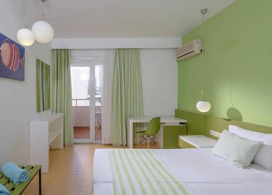 Zeus Hotels Palm Beach 1