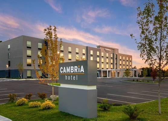 Cambria Hotel & Suites Plymouth 1