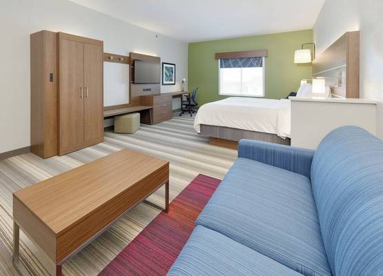 Holiday Inn Express & Suites DENTON NORTH by IHG 1