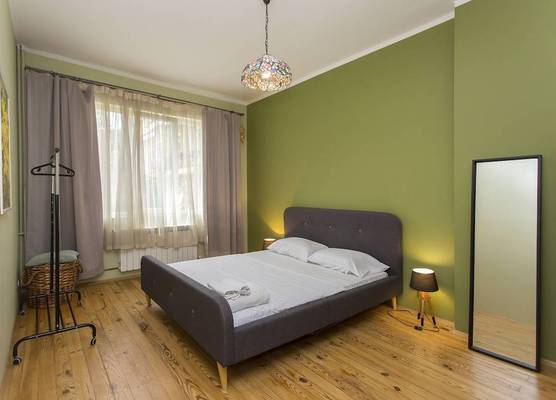 Colorful 2BDR Apartment in the City Center 1