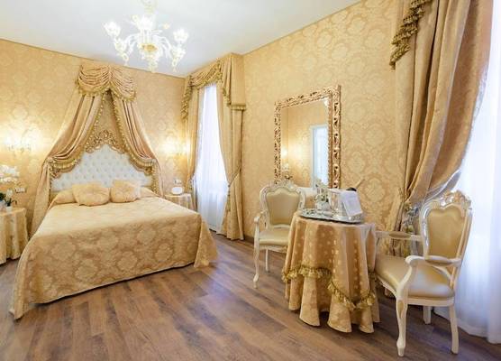 Canal View San Marco Luxury Rooms 1