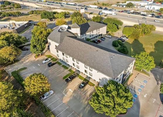 Days Inn & Suites by Wyndham DeSoto 1