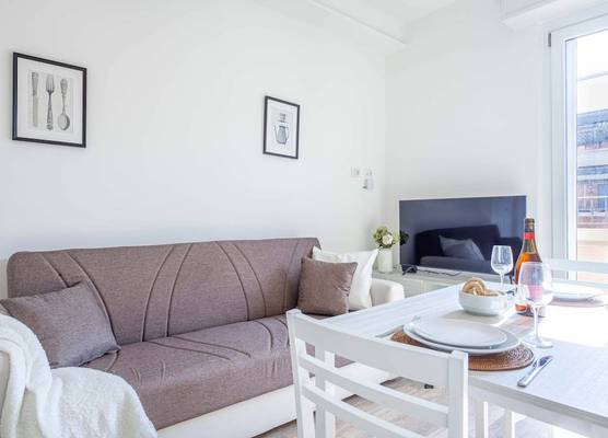 JOIVY Sublime Flat with Balcony 1