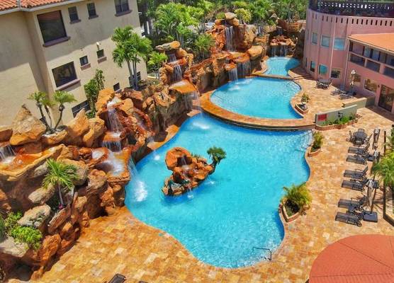 Clarion Suites Roatan at Pineapple Villas 1
