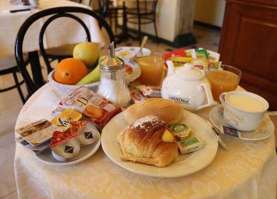 Cambridge Hotel 1