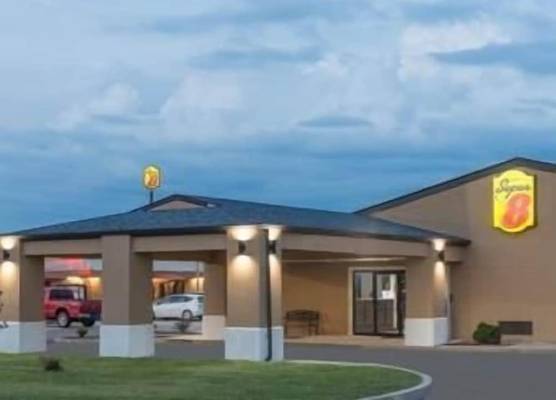 Super 8 by Wyndham Charleston Sikeston East MO 1