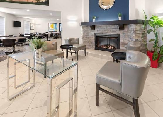 Super 8 by Wyndham Trois-Rivieres 1