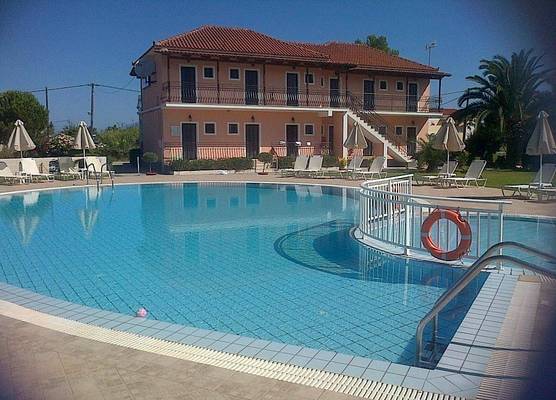 Eleni's Garden & Castello Suites 1