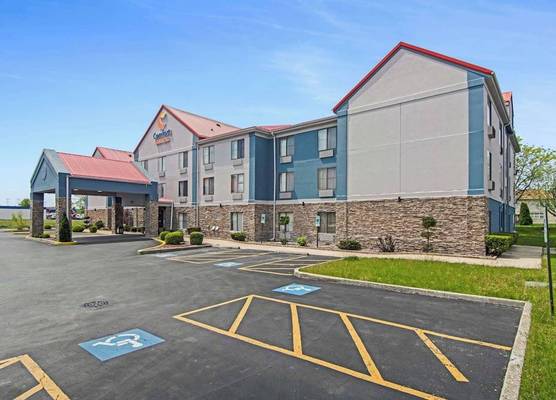 Comfort Suites near I-80 and I-94 1