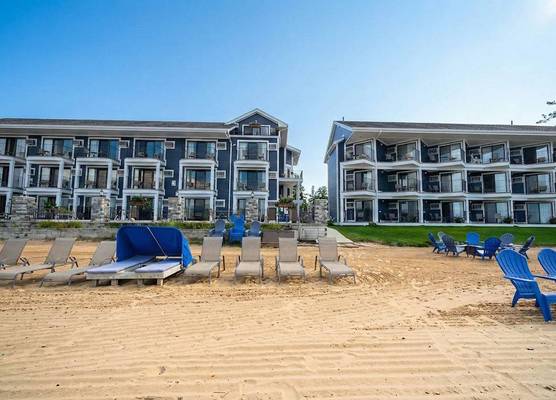 Pointes North Beachfront Hotel - 2 Person Spa Tub Studios 1