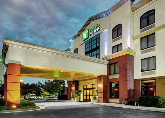 Holiday Inn Express RICHMOND AIRPORT by IHG 1