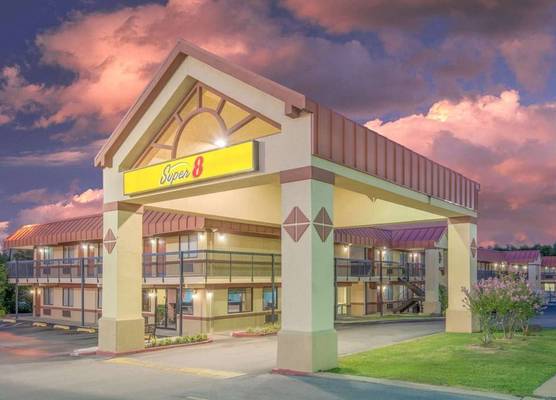 Super 8 by Wyndham Tulsa - Route 66 1