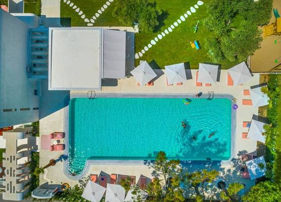 Cocoοns Suites & Villas Fourka 1